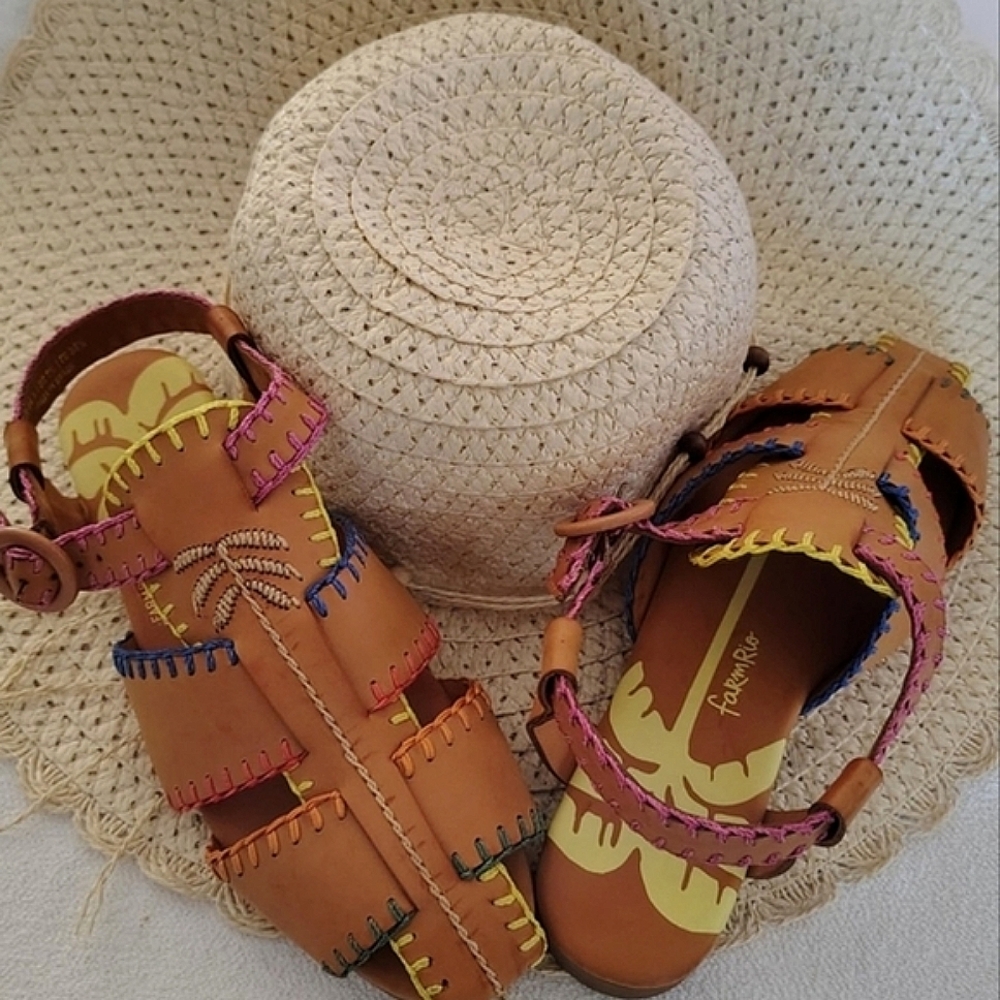 NEW FARM RIO Caramel Palm Tree Sandals. Size 7.5